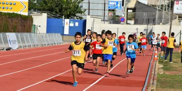 Els Jocs Escolars d’Atletisme apleguen 324 nens i nenes a la Zona Esportiva Municipal de Torredembarra