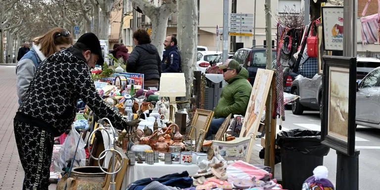 El mercat de segona mà torna a la Pau Casals