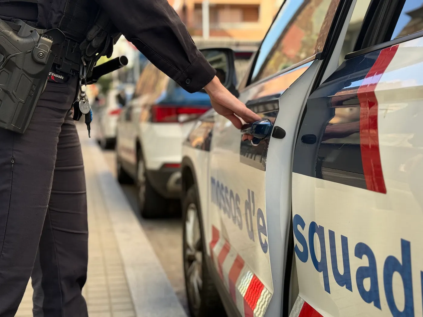 Detingut a Mollet per robar vuit metres de cable de coure de la línia R3