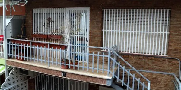 L'autòpsia a la parella que van trobar momificada en un pis de Salou apunta a una mort natural