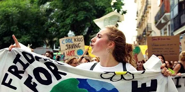 Unes 2.000 persones alcen la veu per l’emergència climàtica a Tarragona