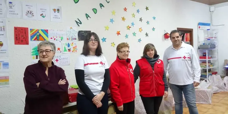 Creu Roja reparteix una seixantena de joguines amb la campanya 'Els seus drets en joc'
