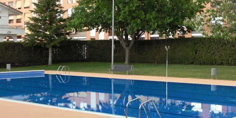 Oberta la convocatòria per contractar tres socorristes a l'estiu