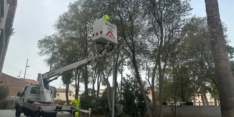 Comença la renovació de part de l’enllumenat públic de Caldes