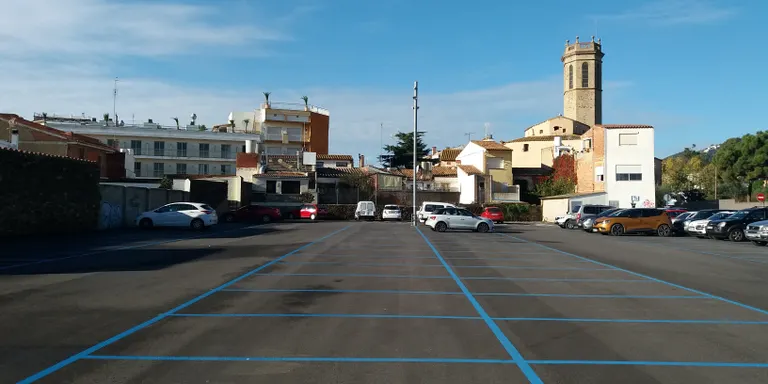 El Ple Municipal aprova per unanimitat que el pàrquing de La Mina passi a ser 'Zona blava resident'
