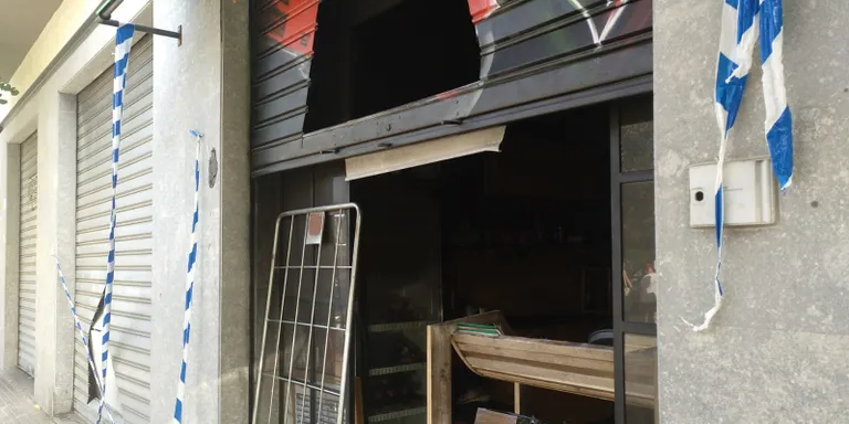 Aquesta matinada s'ha originat un foc en una pizzeria de la Plaça del Mar