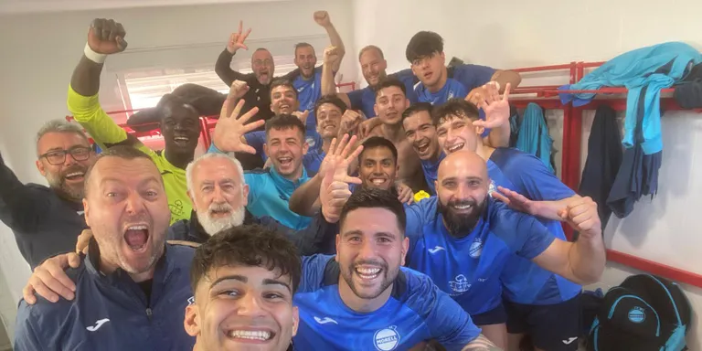 Cop de puny sobre la taula
