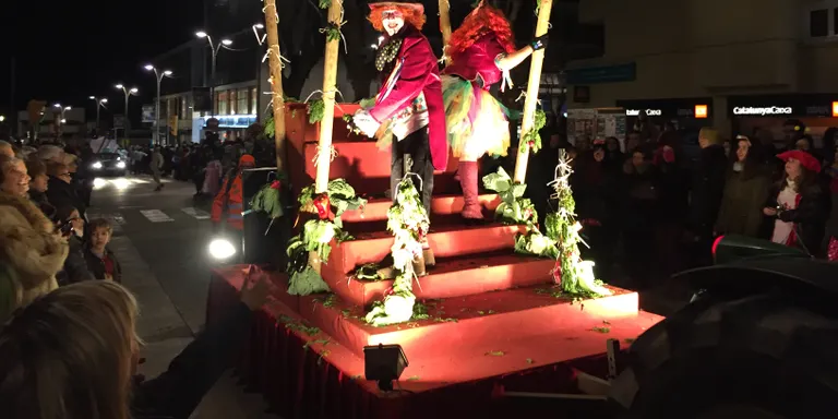 13 comparses i 700 persones omplen el Carnaval de Vilassar