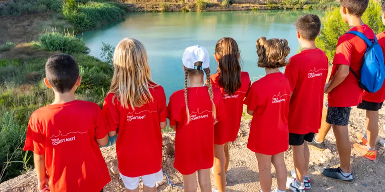 Més d’un centenar de persones participen en la caminada fins al Clot de Sanromà