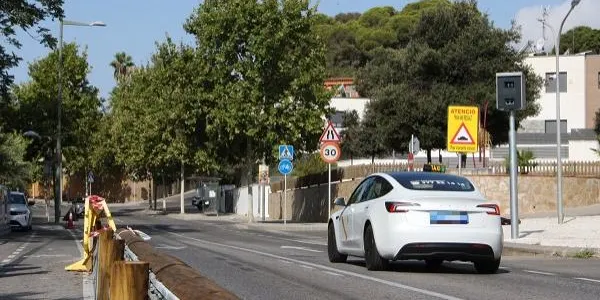 Un 98,5% dels conductors i conductores compleix amb el límit de velocitat permès a Altafulla en el mes de juliol