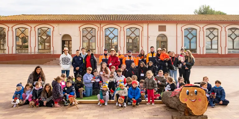 Els infants i les famílies de Constantí recorren els racons del terme per anar a buscar el tió