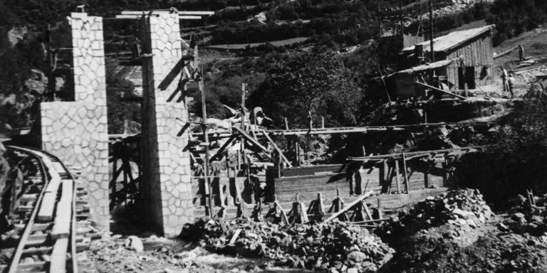 L'Ajuntament de Vilaller rep 1.100 fotografies de la construcció de les centrals hidroelèctriques
