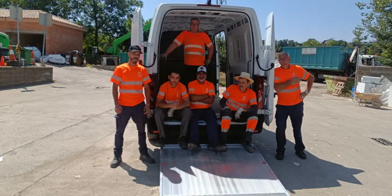Volem Feina adquireix una nova furgoneta amb plataforma per a les recollides i mudances