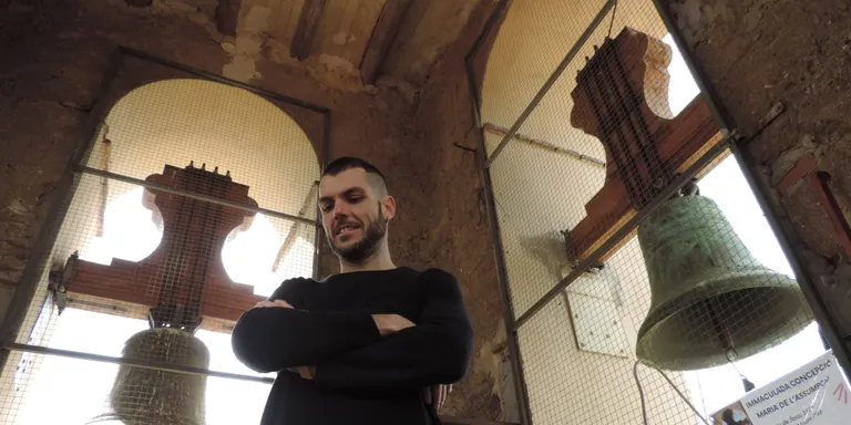 Un toc de campana val més que mil paraules