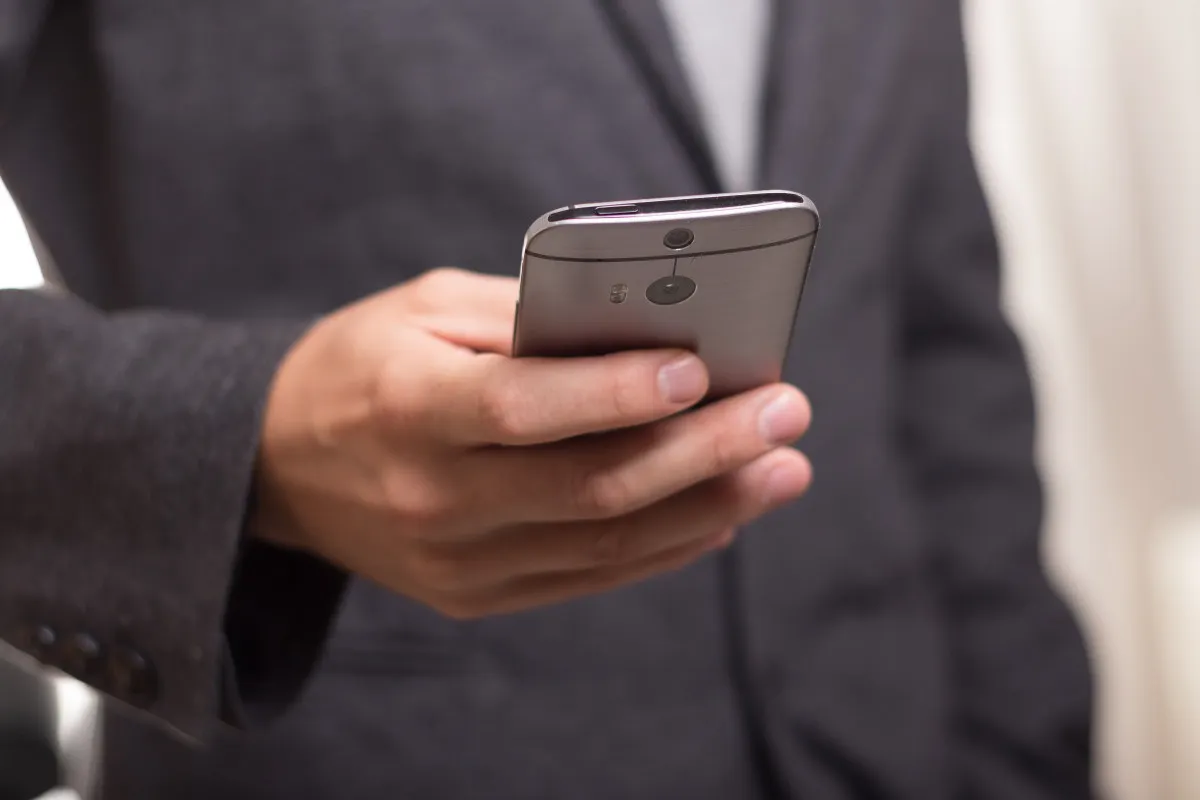Alerten d'estafes telefòniques sobre factures de llum