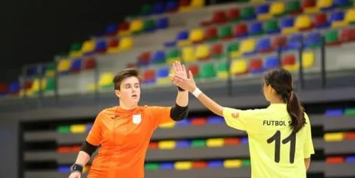 Les noies del futbol Sala del CN Caldes tenen el títol a tocar però també es podrien quedar sense ell en funció del que passi en el proper partit