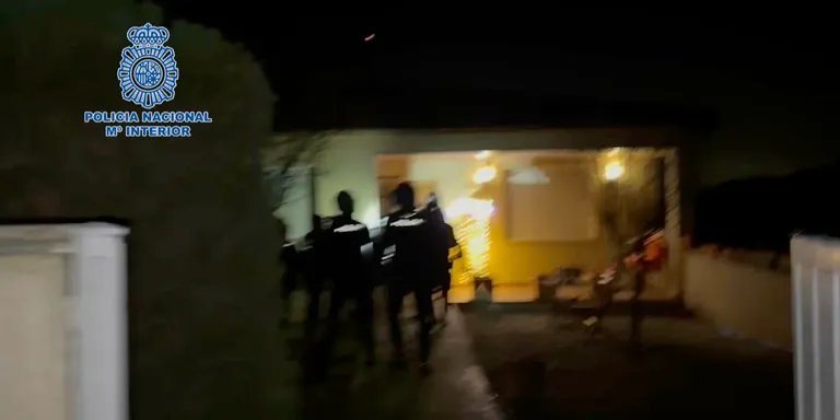 Desmantellen un plantació de marihuana en una casa de Riells i Viabrea