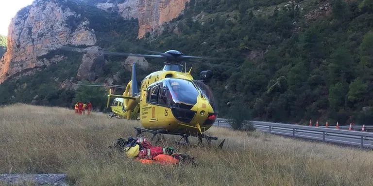 Els Bombers rescaten un caçador a Asnurri i un escalador a Baix Pallars