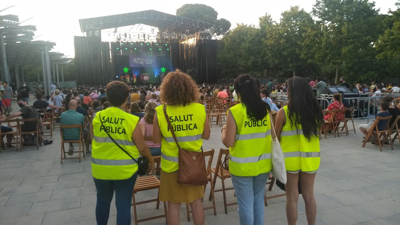 Un equip d’informadors ‘anti-Covid’ fa sensibilització per prevenir contagis a Cambrils