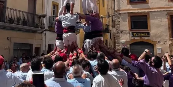 Els Nois de la Torre i els Castellers d'Altafulla participen en un dels primers actes del 50è aniversari de la represa dels castells al Catllar