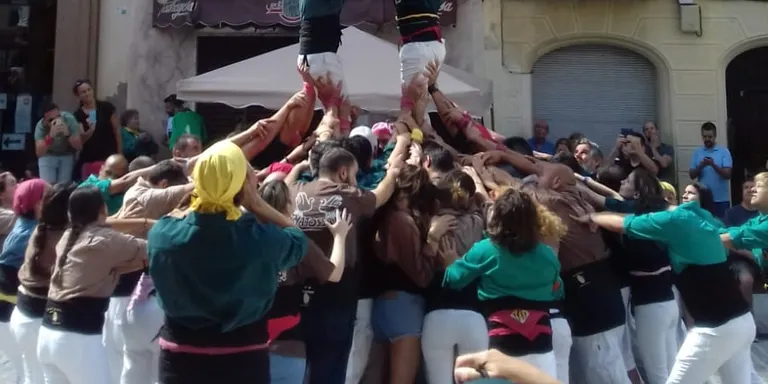 Els Castellers de Caldes estrenen la torre de 6 en l'actuació a la Plaça del Lleó amb motiu de la Diada de Catalunya