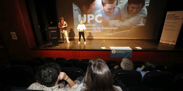 300 estudiants de la Selva han participat a les II Jornades d’Orientació Universitària al Teatre de Blanes