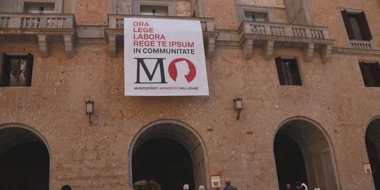 Víctimes d’abusos demanen al Parlament que no doni la medalla d’or a Montserrat