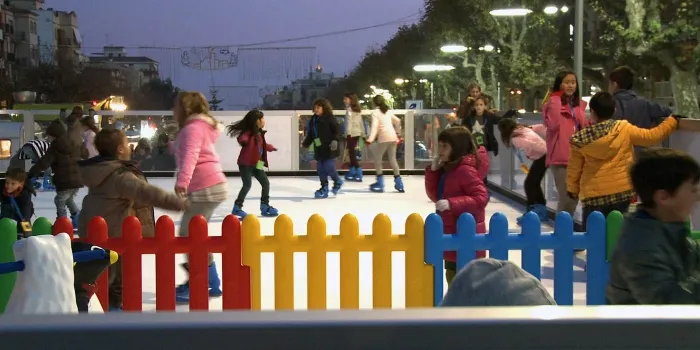 La pista de gel s'omple de gom a gom el primer cap de setmana de funcionament