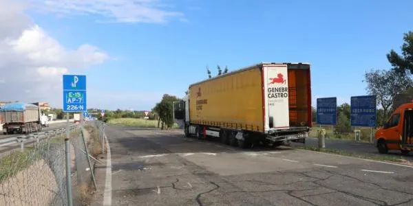 Mor una dona en un accident de trànsit a l'AP-7 a Roda de Berà