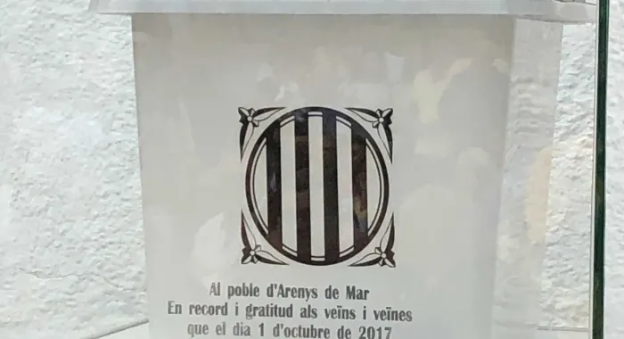 El monument a l'urna quedarà fixa al pati del Calisay