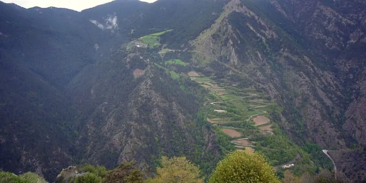 Busquen una dona desapareguda entre Civís i el coll de la Gallina