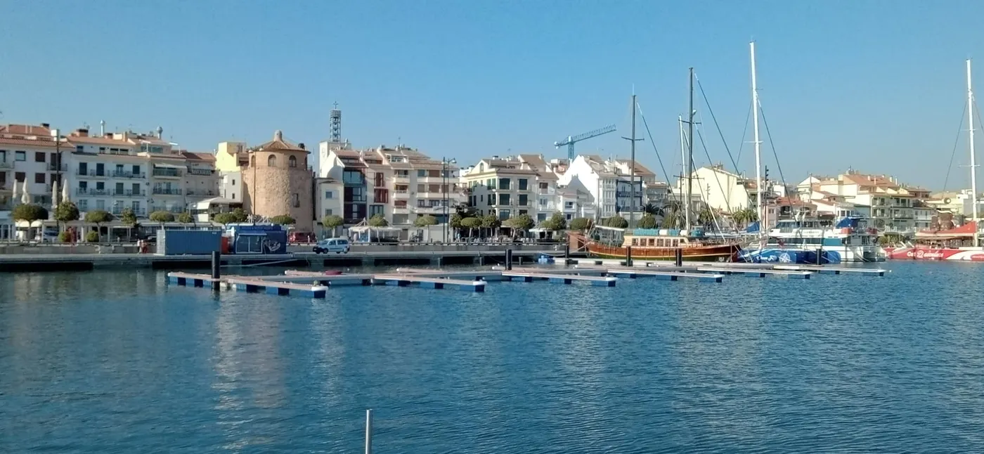 El Port de Cambrils viurà aquest dijous un simulacre de rescat d’un catamarà incendiat