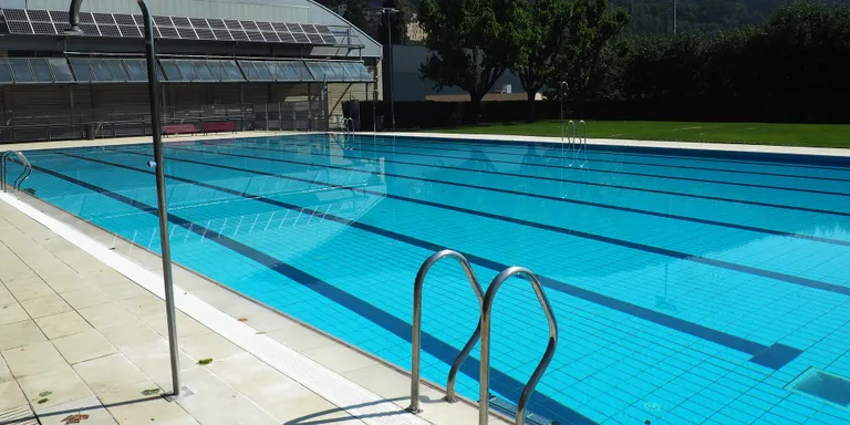 El Servei d'Esports convoca 11 places per treballar a la piscina municipal i a les activitats esportives d'estiu de la Seu