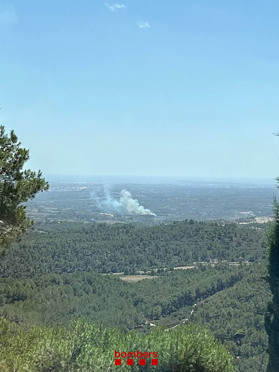 Bombers treballa amb un incendi a Picamoixons