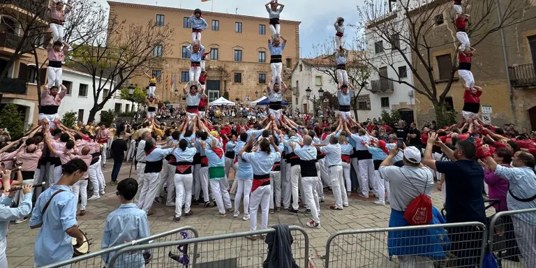 Els Nois inicien la celebració del seu 50è aniversari amb una trobada castellera