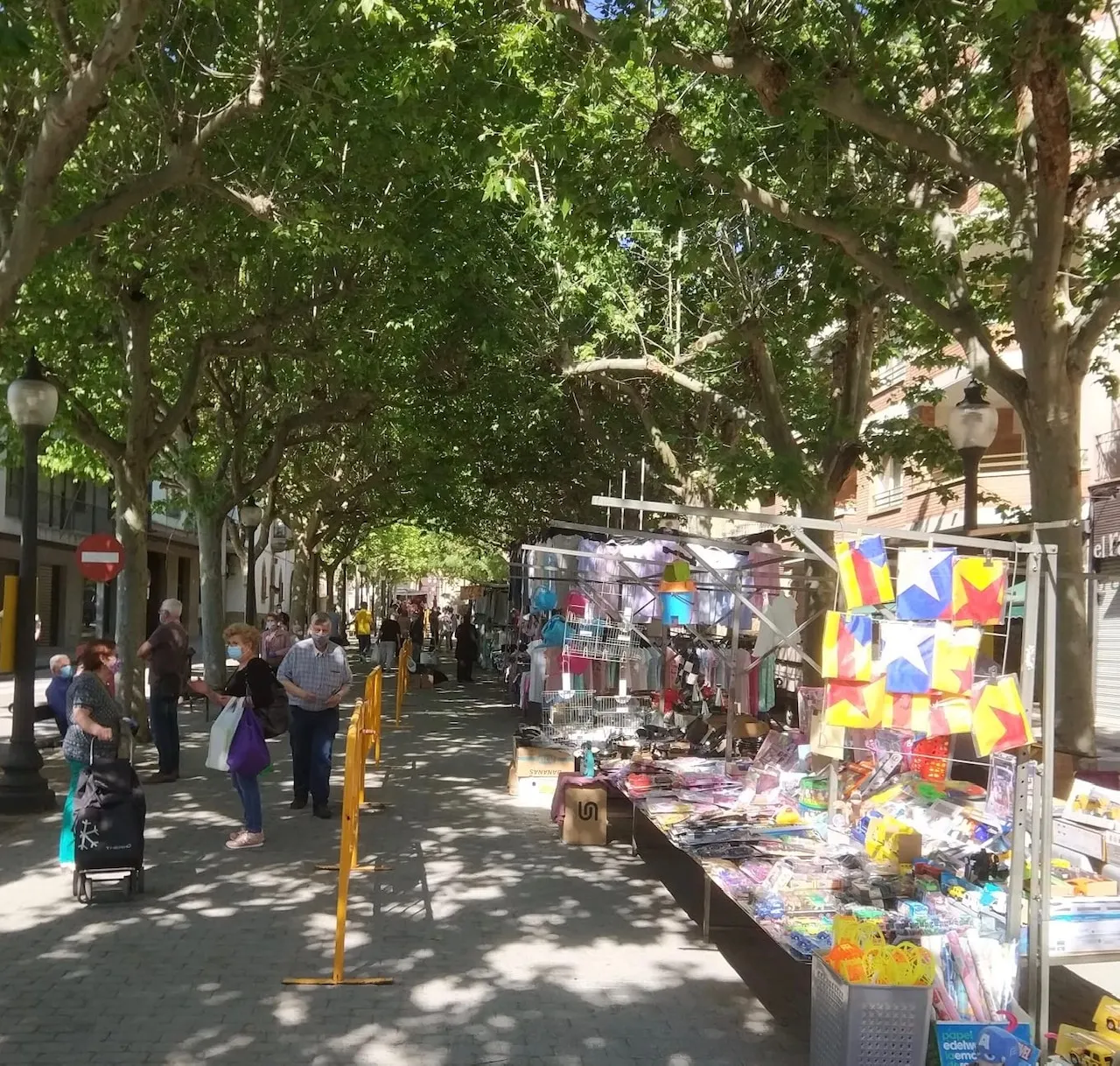El mercat de Solsona de divendres s'amplia a la plaça del Camp i l'avinguda del Cardenal Tarancón per poder acollir totes les parades