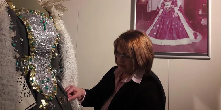 L'Arxiu Comarcal de l'Alt Urgell exposa una selecció de vestits de paper