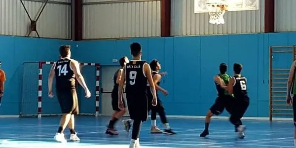 El Junior enceta la fase final amb una gran victòria a la pista del Bàsquet Teresianes (69-76)