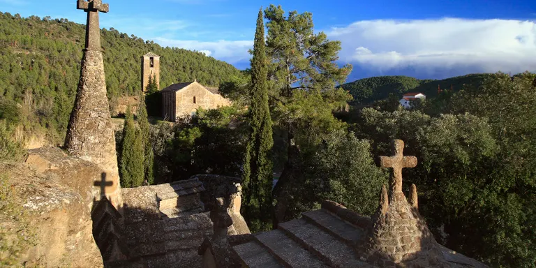 Catalonia Sacra proposa una visita guiada al cementiri modernista d'Olius aquest diumenge