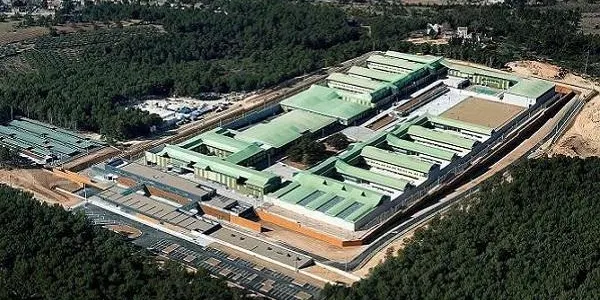 Denuncien llançaments des de fora de la presó de Mas d'Enric de substàncies i objectes prohibits