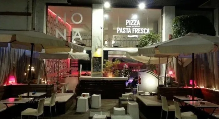 Els propietaris del restaurant la Nona recullen firmes reclamant poder reobrir la terrassa