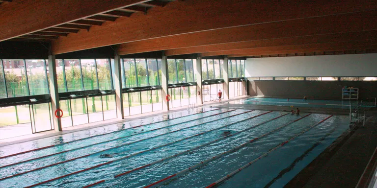 La Piscina Municipal reobre només les pistes de pàdel