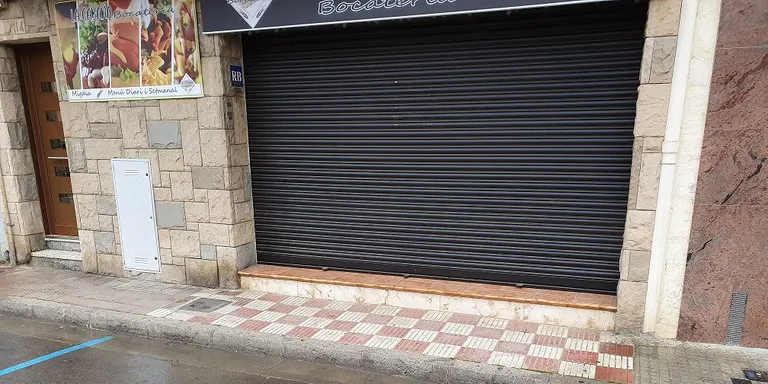 El ple de Pineda aprova per unanimitat que la restauració pugui instal·lar terrasses a les calçades de forma excepcional