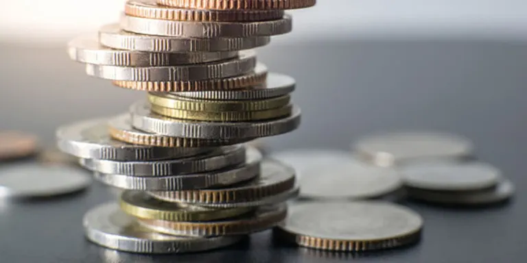 La renda anual mitjana per habitant de Caldes el 2019 era de 18.600 euros, un 5,6% més que l'any anterior