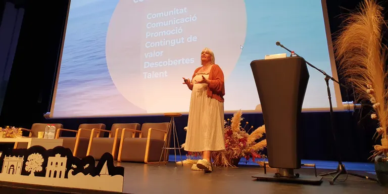 La periodista i experta en estratègia digital, Mariola Dinarès, diu a Ràdio Pineda «que la nostra vida ja és digital»