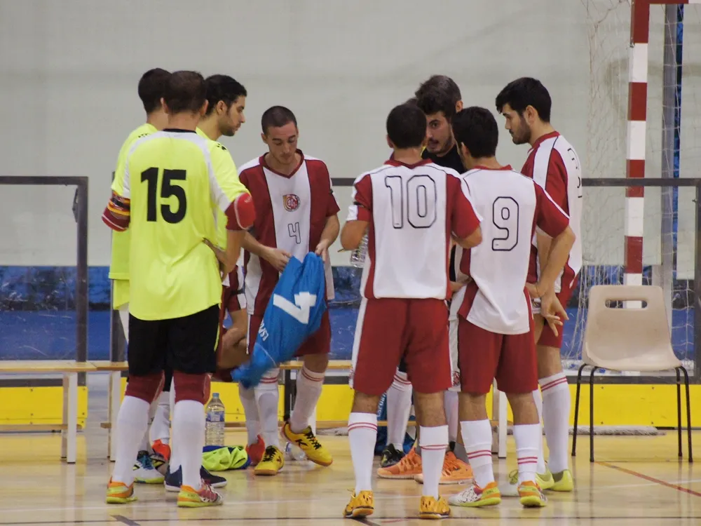 Toca fer pinya a les files de l'Esportiu masculí per trobar el camí de la salvació / Arxiu