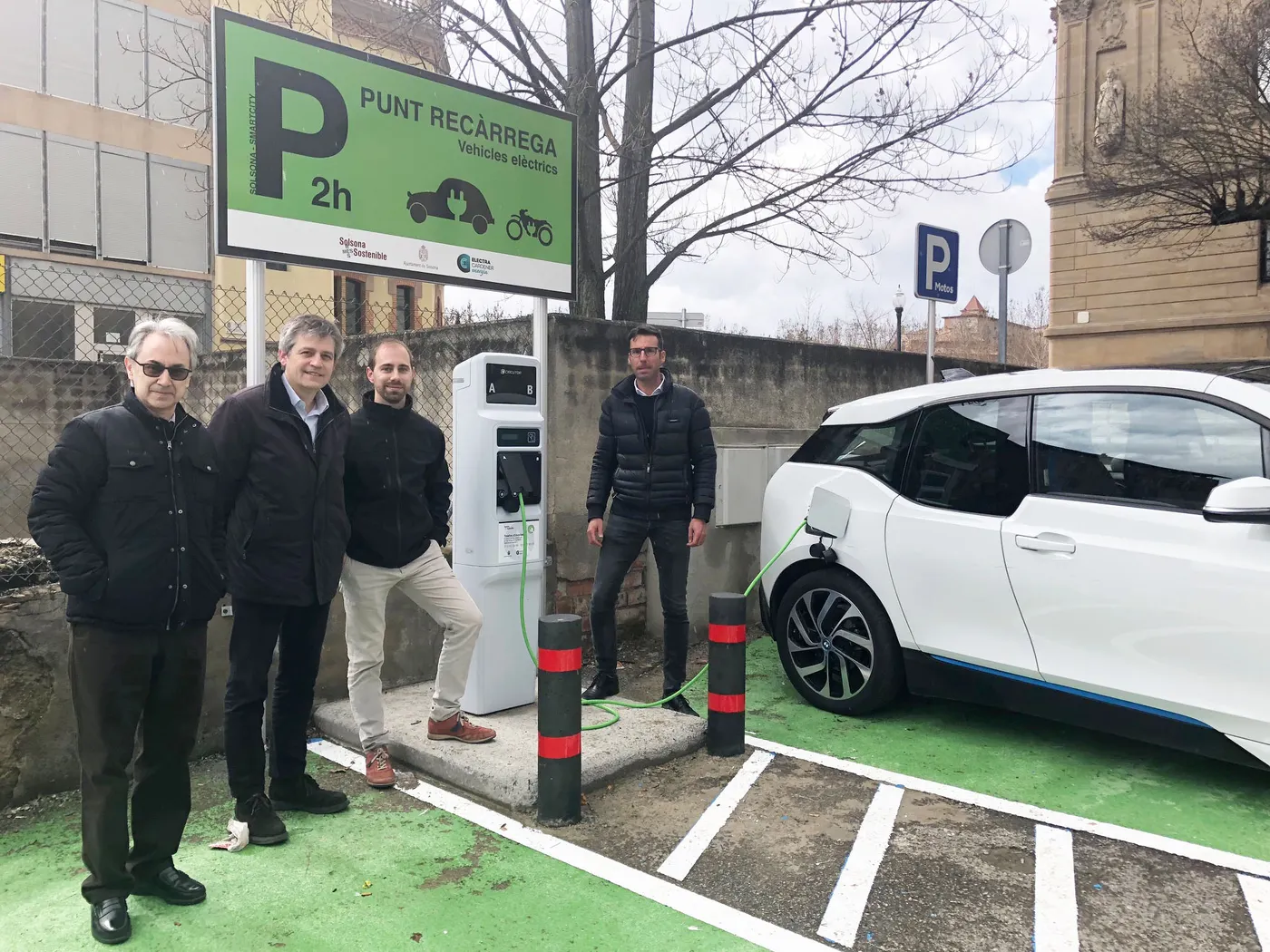 Llum verda a la instal·lació de dos punts de recàrrega ràpida de vehicles elèctrics a Solsona