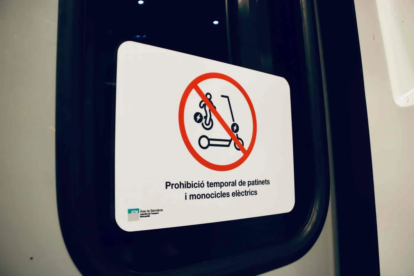 Pujar amb el patinet al tren o a l'autobús pot suposar des d'avui una multa de 200 euros