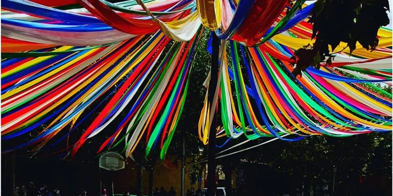 Una foto de l'audició musical dels ballets a la plaça del Camp i una altra del nan Negre guanyen el 7è Concurs de la FM Solsona a Instagram
