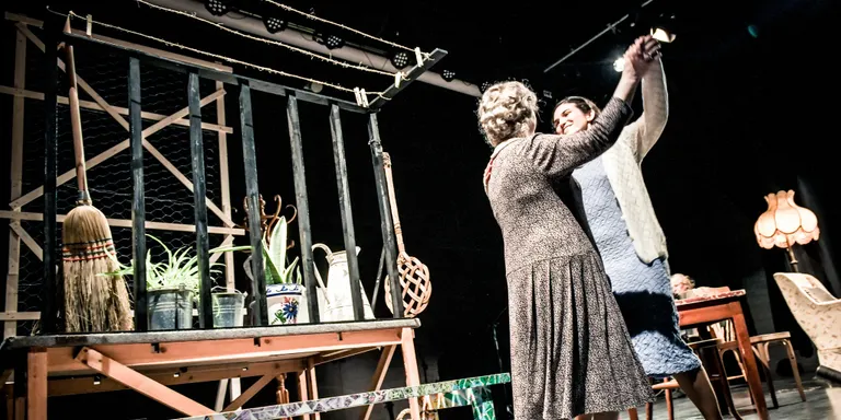 Una adaptació de 'La Plaça del Diamant' al concurs de teatre de Pineda